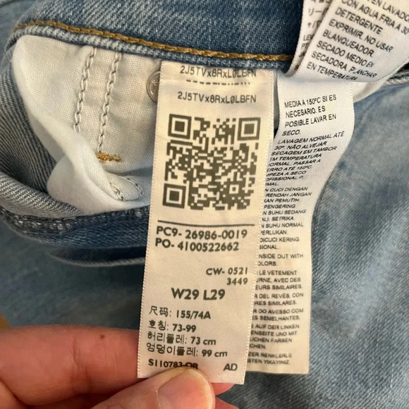 Levi's® Premium
80S MOM  WOMEN'S JEANS Size 29 Light Wash Retro Relaxed, Slouchy - Picture 9 of 14